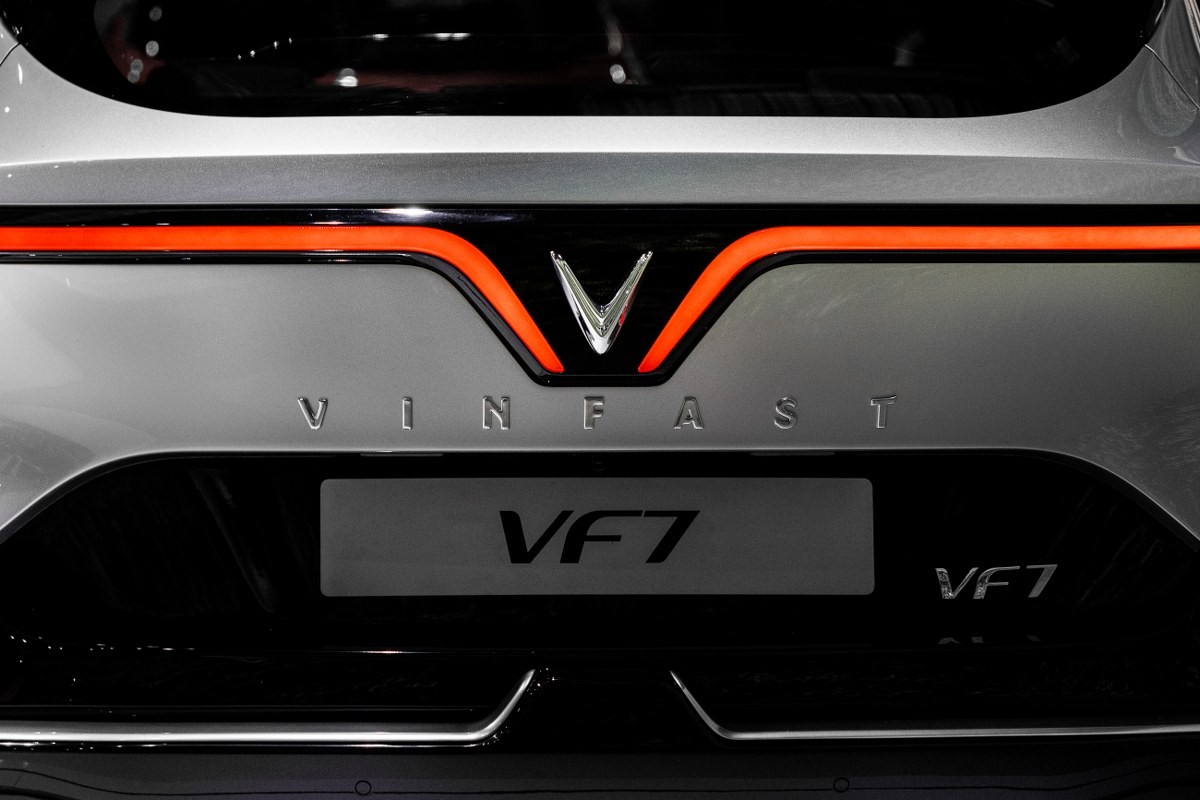 Hình chi tiết ô tô điện VinFast VF7 vừa ra mắt
