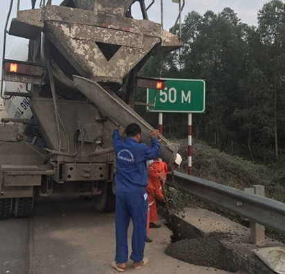 Km74+460 cao tốc Nội Bài - Lào Cai đã được khắc phục nhờ phản ánh của OTOFUN