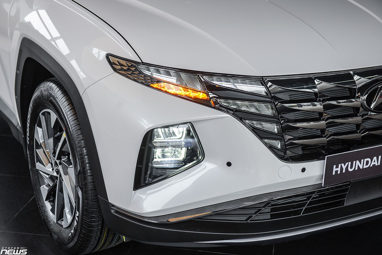 Cận cảnh Hyundai Tucson phiên bản Xăng cao cấp giá 925 triệu