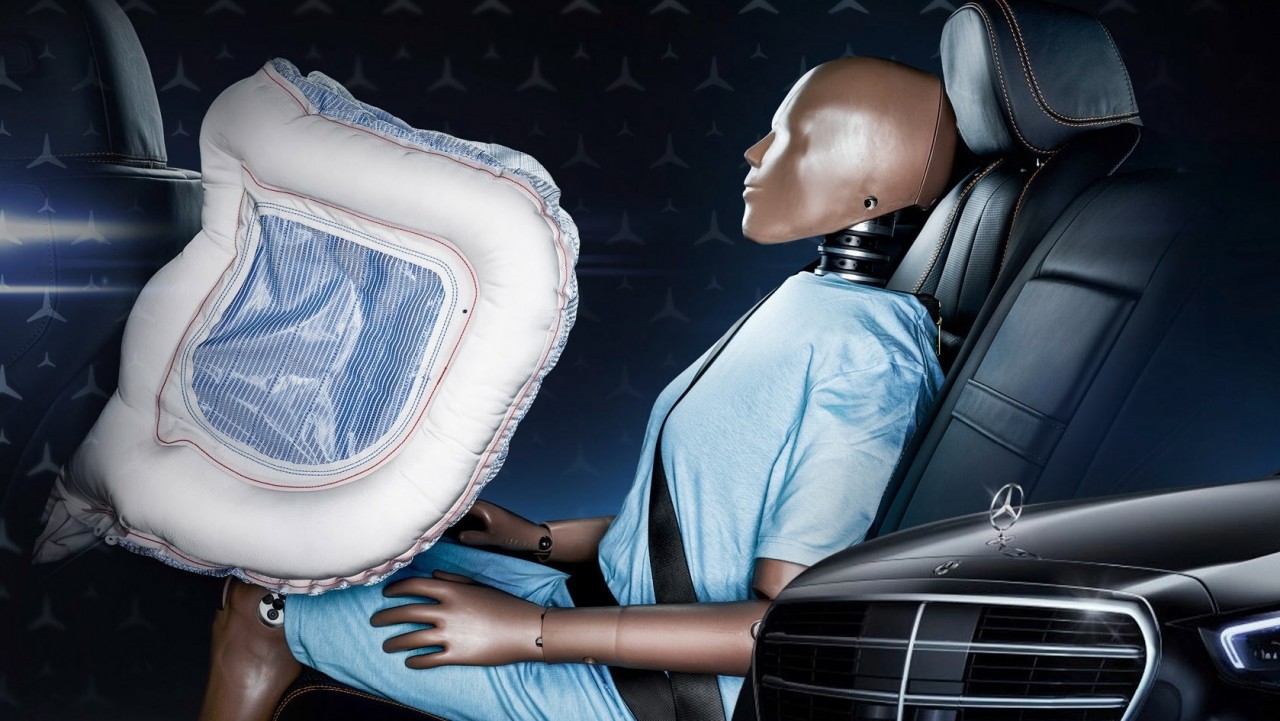 Mercedes-Benz sẽ ra mắt mẫu xe đầu tiên có túi khí cho hàng ghế sau