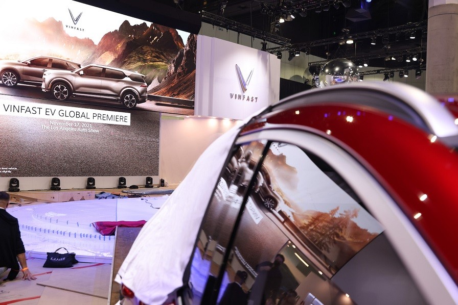 Ảnh “độc” bộ đôi xe điện VF e35, VF e36 trước giờ khai mạc LA Auto Show 2021