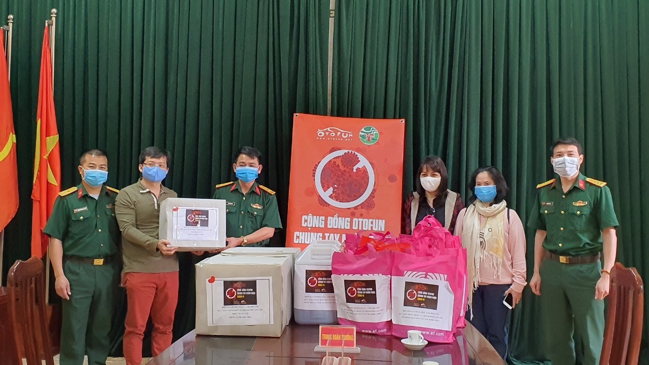 OTOFUN: Chi hội TTH tặng 6.700 kính chống giọt bắn cho cán bộ, chiến sỹ, y bác sỹ Hải Dương