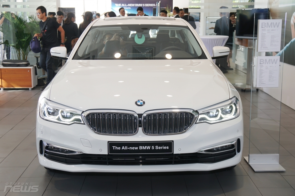 bmw 5 series the he moi chao san viet nam voi gia 239 ty dong