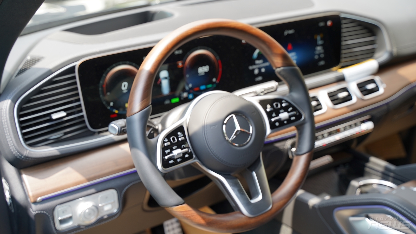 Mercedes-Benz GLS 580 về Việt Nam có giá 9 tỷ đồng