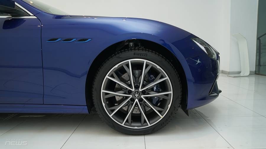 Ghibli Hybrid 2021: Xe lai đầu tiên của Maserati có mặt ở Việt Nam với giá ....